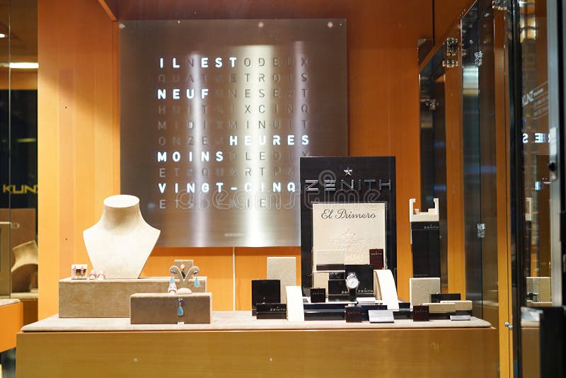 Gablota wystawowa w jewellery sklepie zdjęcie stock