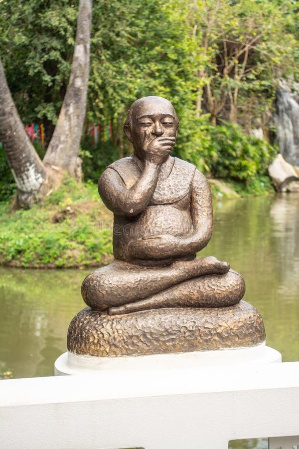Gag statue for to Know how to control what you should say or should not say royalty free stock photography Gag statue for to Know how to control what you should say or should not say royalty free stock photography