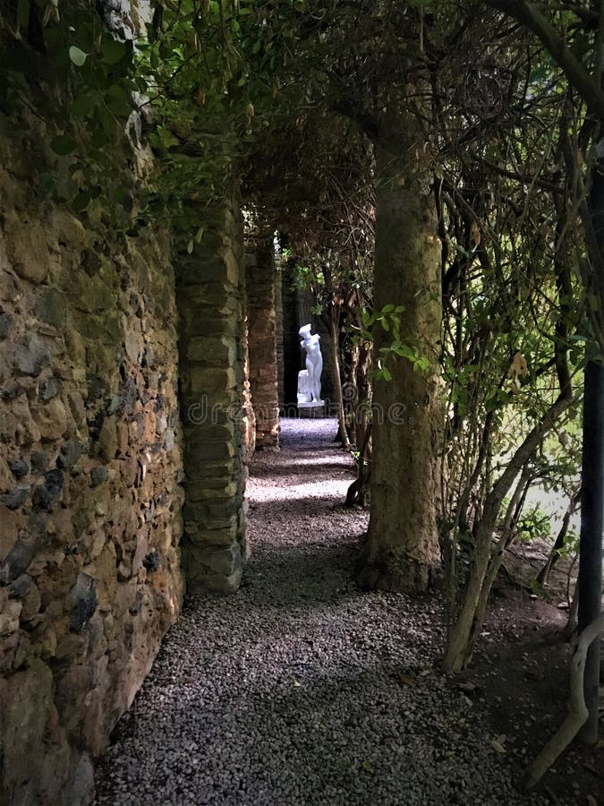 Gala - Dalì Castle σε Pubol, το κλασικές άγαλμα και τη φύση στοκ φωτογραφίες Gala - Dalì Castle σε Pubol, το κλασικές άγαλμα και τη φύση στοκ φωτογραφίες