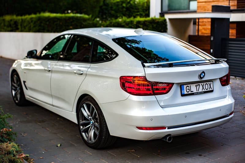 https://thumbs.dreamstime.com/b/galati-romania-july-white-bmw-series-f-gt-rear-side-view-street-189820900.jpg