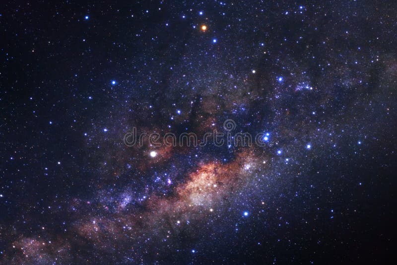 Galaxen för den mjölkaktiga vägen med stjärnor och utrymme dammar av i universumet arkivbilder