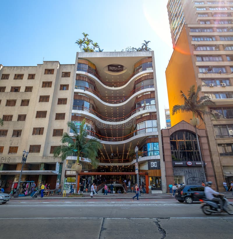 Galeria Kołysa Rockową galeria zakupy centrum handlowego fasadę w Dowtown Sao Paulo, Sao Paulo -, Brazylia obraz stock Galeria Kołysa Rockową galeria zakupy centrum handlowego fasadę w Dowtown Sao Paulo, Sao Paulo -, Brazylia obraz stock