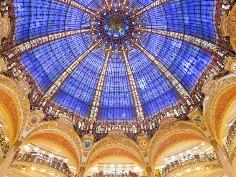 Galeries Lafayette-binnenland in Parijs Galeries Lafayette-binnenland in Parijs
