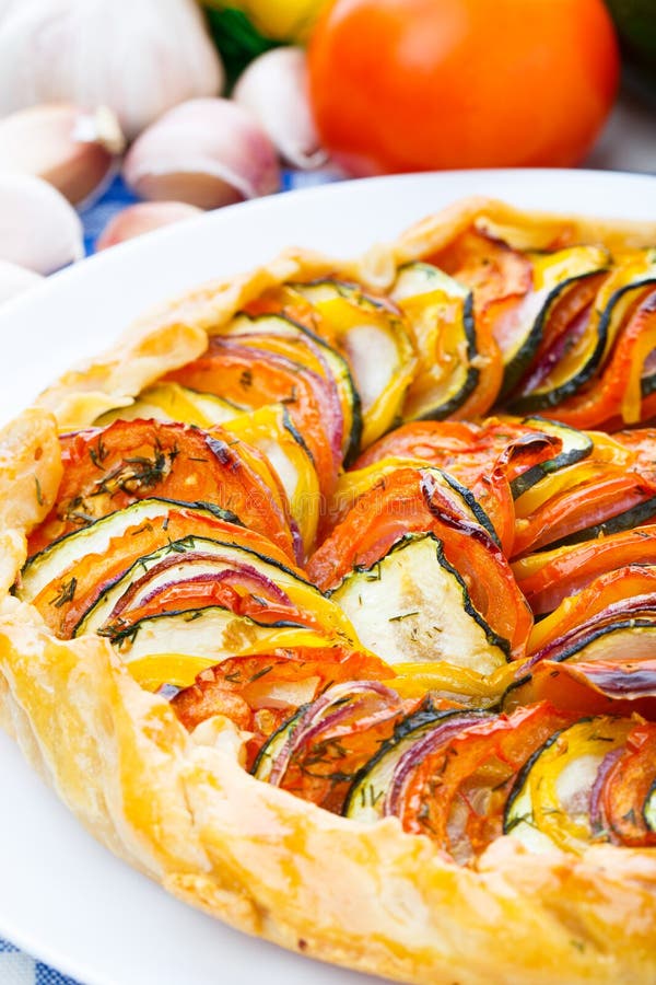 Galette-Ratatouille stockbild. Bild von gesund, torte - 36236401