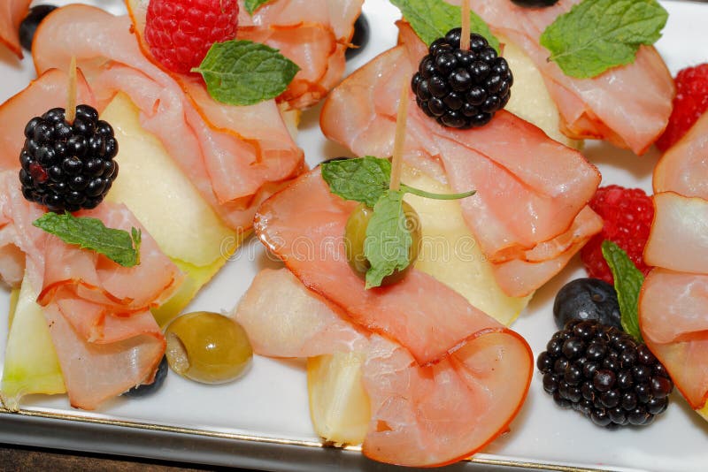 Galia-Melone, Melone Mit Schinken, Himbeeren, Blaubeeren, Blackberr ...