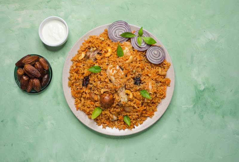 Galinha Biryani de Hyderabadi A vista da parte superior foto de stock Galinha Biryani de Hyderabadi A vista da parte superior foto de stock