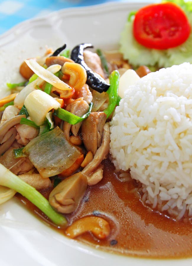 Galinha e arroz tailandeses do alimento