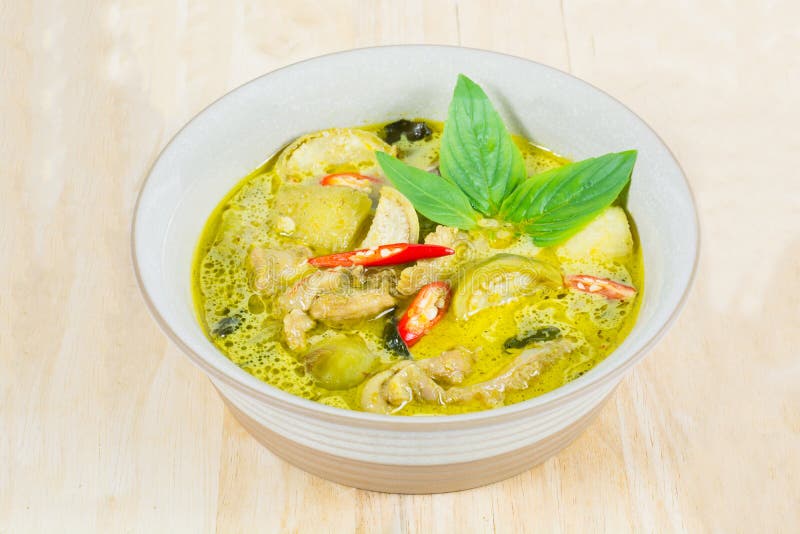 Galinha verde do caril, alimento tradicional e popular tailandês, cu verde imagens de stock Galinha verde do caril, alimento tradicional e popular tailandês, cu verde imagens de stock