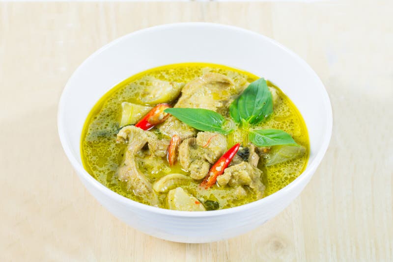 Galinha verde do caril, alimento tradicional e popular tailandês, cu verde foto de stock Galinha verde do caril, alimento tradicional e popular tailandês, cu verde foto de stock