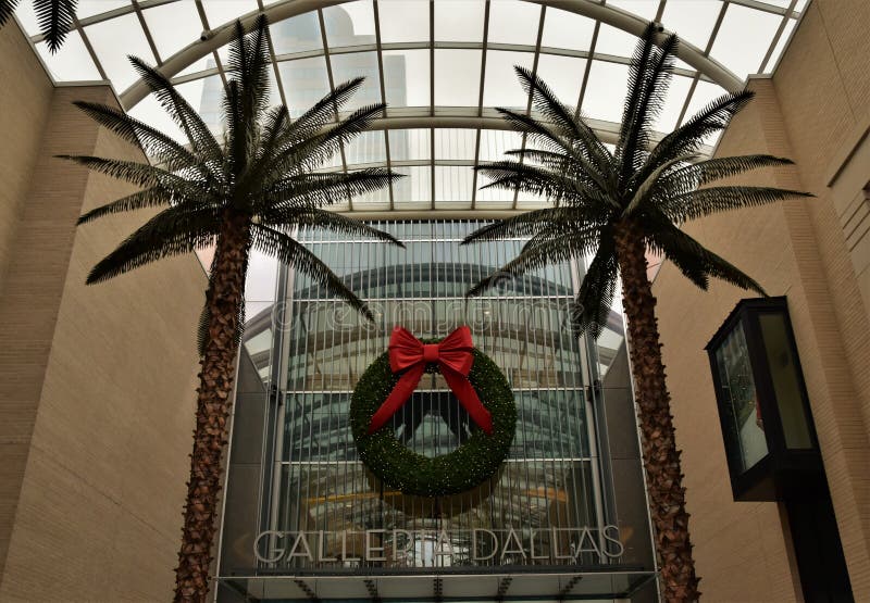 People Shopping on Holiday Galleria Dallas Editorial Stock Image