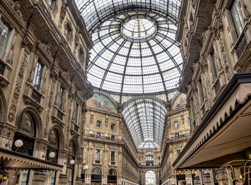 Galleria di arte di acquisto a Milano. Vittorio Emanuele II, Italia immagine stock Galleria di arte di acquisto a Milano. Vittorio Emanuele II, Italia immagine stock