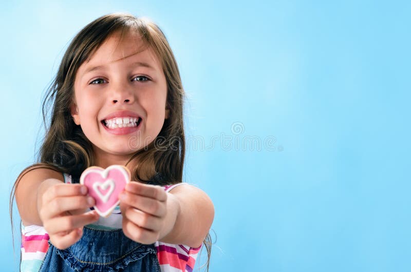 Galletas de azúcar rosadas del corazón para el día de tarjetas del día de San Valentín foto de archivo Galletas de azúcar rosadas del corazón para el día de tarjetas del día de San Valentín foto de archivo