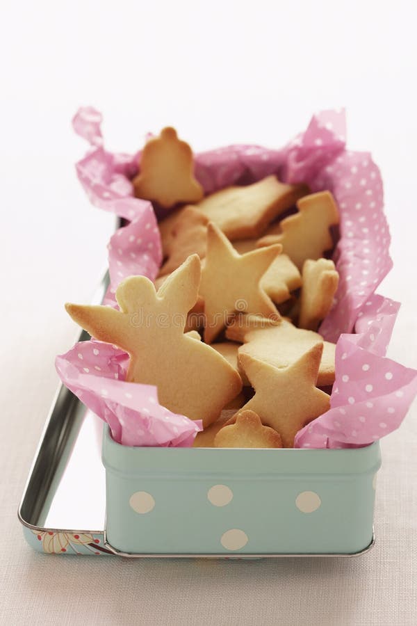 Galletas De La Navidad En Lata Foto de archivo - Imagen de costumbres