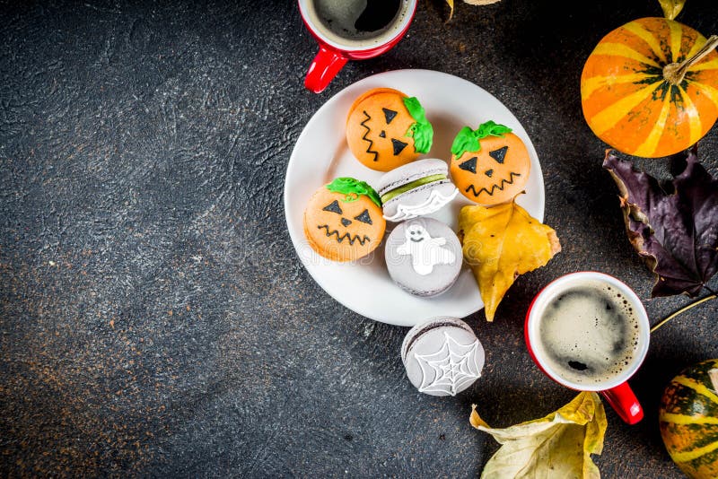 Galletas del macaron de Halloween imagen de archivo Galletas del macaron de Halloween imagen de archivo