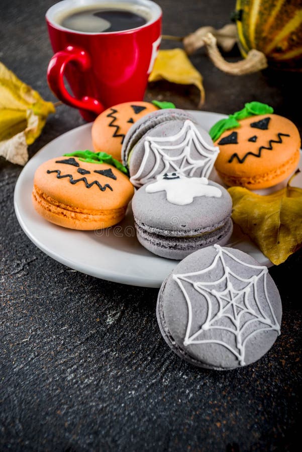 Galletas del macaron de Halloween imagen de archivo Galletas del macaron de Halloween imagen de archivo