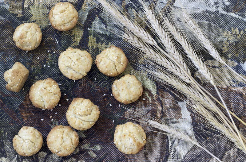 Galletas frescas con sésamo foto de archivo libre de regalías Galletas frescas con sésamo foto de archivo libre de regalías