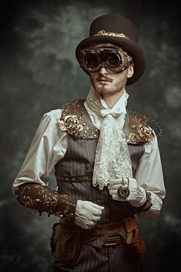 Cosplay steampunk. um inventor masculino em um terno com