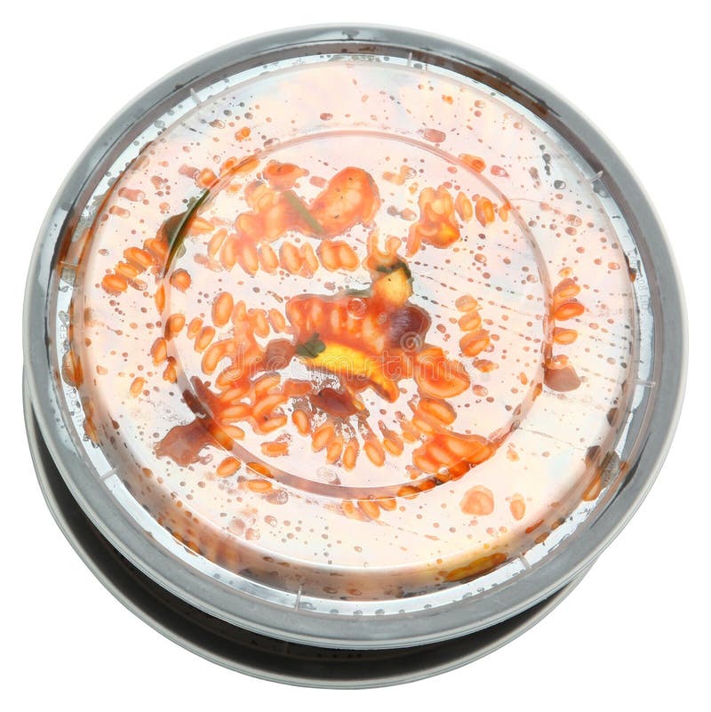 Gamberetto e pasta di Fusilli in contenitore di plastica del pranzo con il coperchio immagini stock libere da diritti Gamberetto e pasta di Fusilli in contenitore di plastica del pranzo con il coperchio immagini stock libere da diritti
