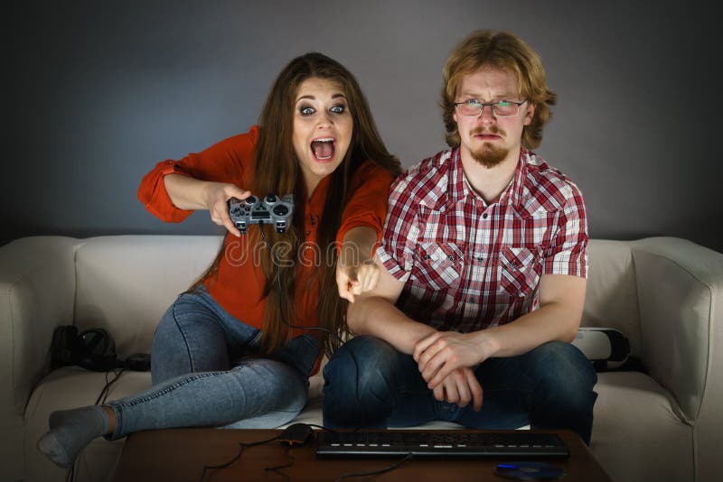 Free Photo  Girlfriend and boyfriend playing video games together