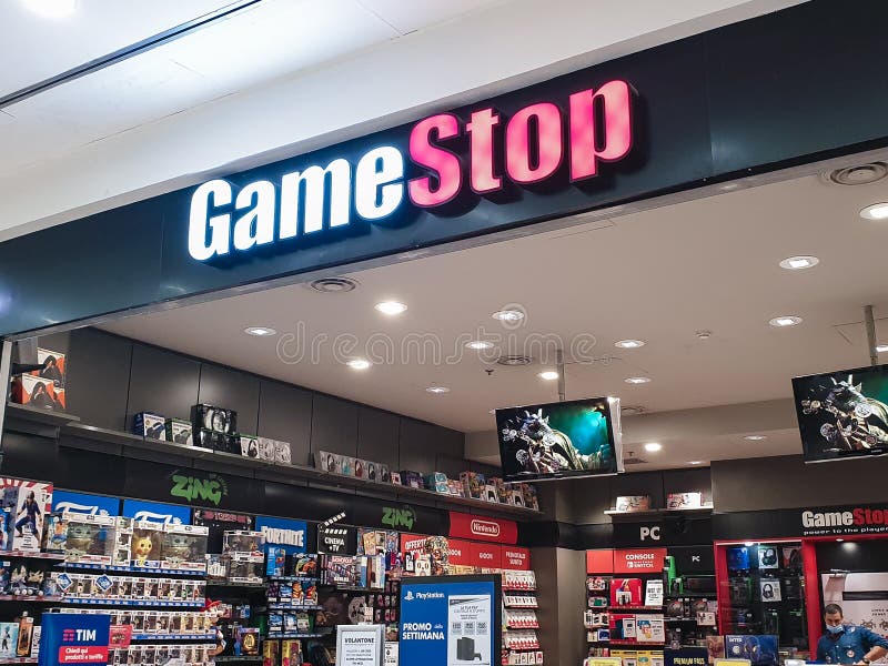 Loja De Jogos De Gamestop Em Bologna. Itália Imagem de Stock