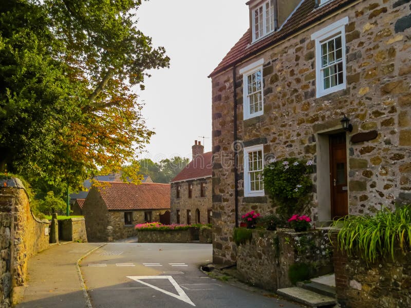 Gamla hus på den Guernsey ön arkivbild Gamla hus på den Guernsey ön arkivbild