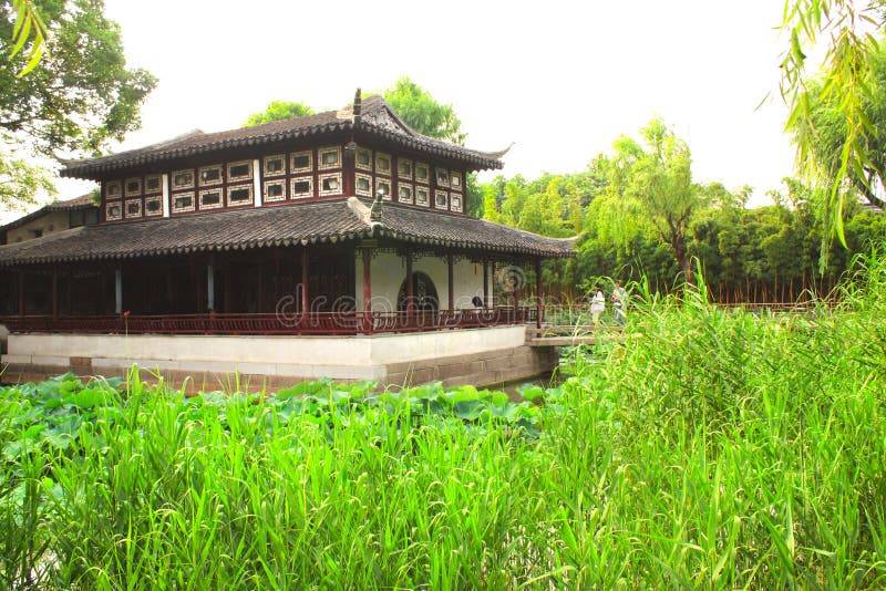 Gamla pavilion i den ödmjuka administratörsträdan i suzhou china royaltyfri fotografi