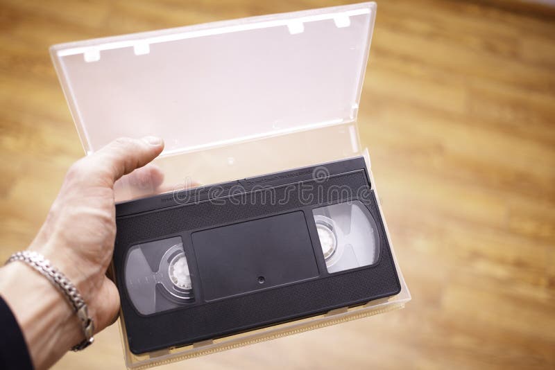 Gamla VHS på handen royaltyfria foton Gamla VHS på handen royaltyfria foton