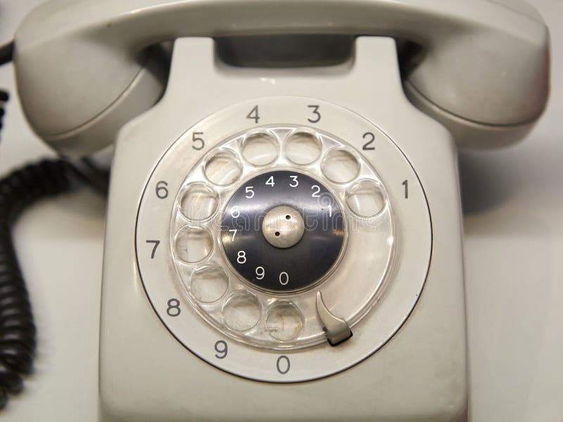 Gammal använd telefon med den roterande visartavlan royaltyfri fotografi Gammal använd telefon med den roterande visartavlan royaltyfri fotografi