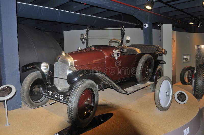 Old car equipped for the first time at the time of tires exposed to the Michelin museum in Clermont-Ferrand. Old car equipped for the first time at the time of tires exposed to the Michelin museum in Clermont-Ferrand