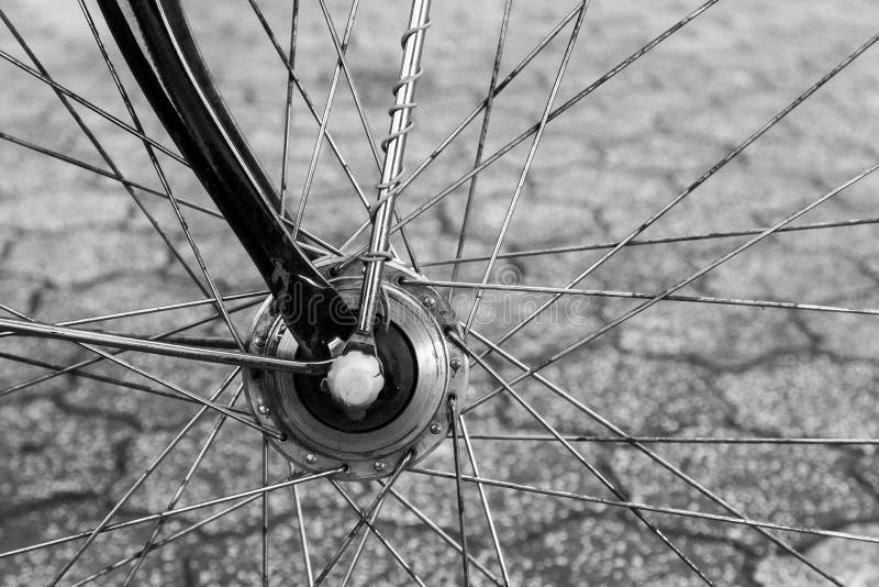 gammal cykel royaltyfria bilder gammal cykel royaltyfria bilder