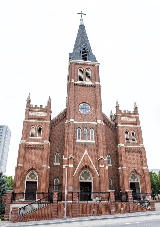 Gammal domkyrka för St Joseph ` s nära den nationella minnesmärken & museet för oklahoma city arkivbilder Gammal domkyrka för St Joseph ` s nära den nationella minnesmärken & museet för oklahoma city arkivbilder