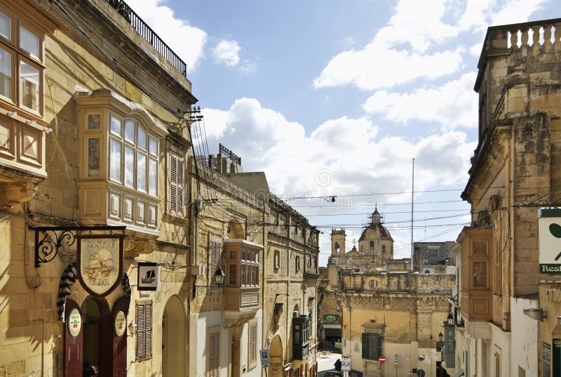Gammal gata i Victoria Gozo ö malta royaltyfri foto Gammal gata i Victoria Gozo ö malta royaltyfri foto