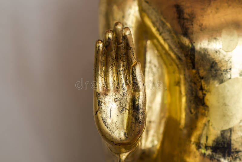 Gammal guld- Buddhastatyhand (fokushanden) fotografering för bildbyråer Gammal guld- Buddhastatyhand (fokushanden) fotografering för bildbyråer