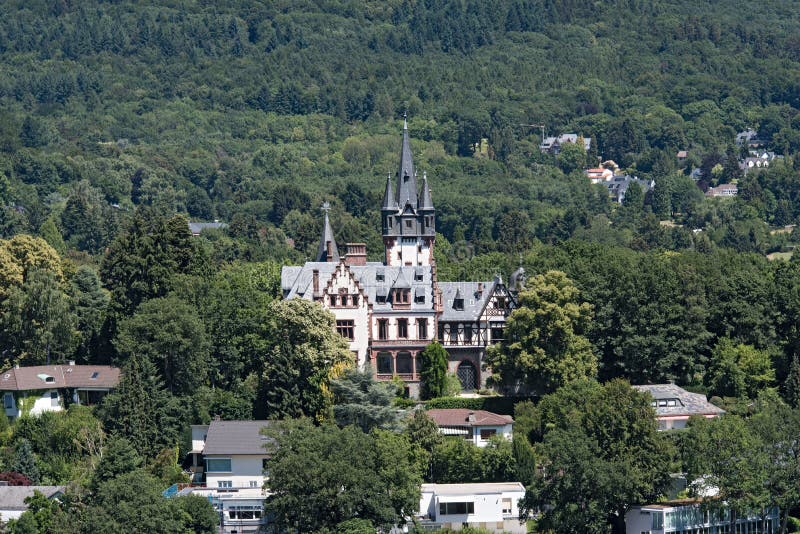 Gammal herrgård i Königstein im Taunus, Hessen, Tyskland arkivbilder Gammal herrgård i Königstein im Taunus, Hessen, Tyskland arkivbilder