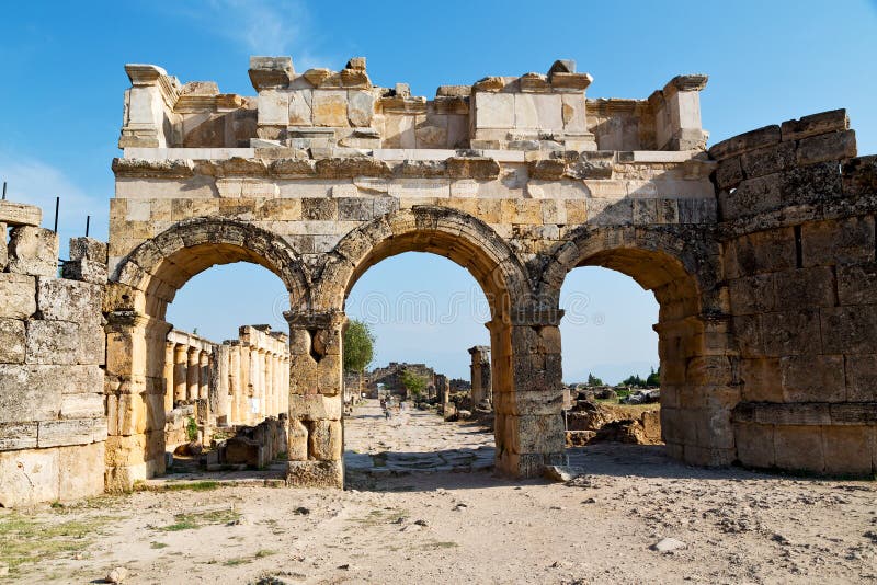 gammal kolonn för historiepamukkale den roman templet arkivbilder gammal kolonn för historiepamukkale den roman templet arkivbilder
