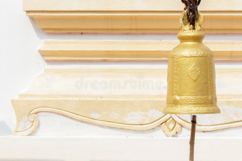 Gammal mässingsbuddistisk klocka i tempel. arkivbild Gammal mässingsbuddistisk klocka i tempel. arkivbild