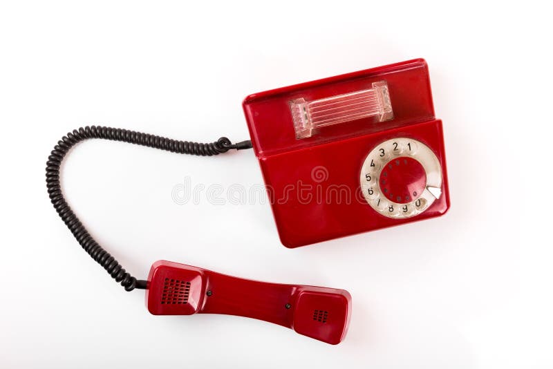 Gammal röd telefon med den roterande visartavlan på vit bakgrund arkivbilder Gammal röd telefon med den roterande visartavlan på vit bakgrund arkivbilder