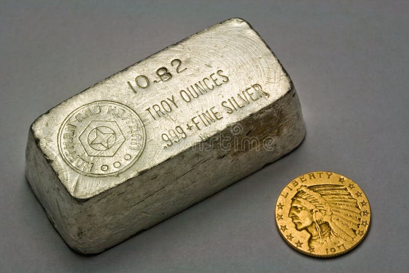Gammal silverguldtackastång och guld- mynt royaltyfri foto