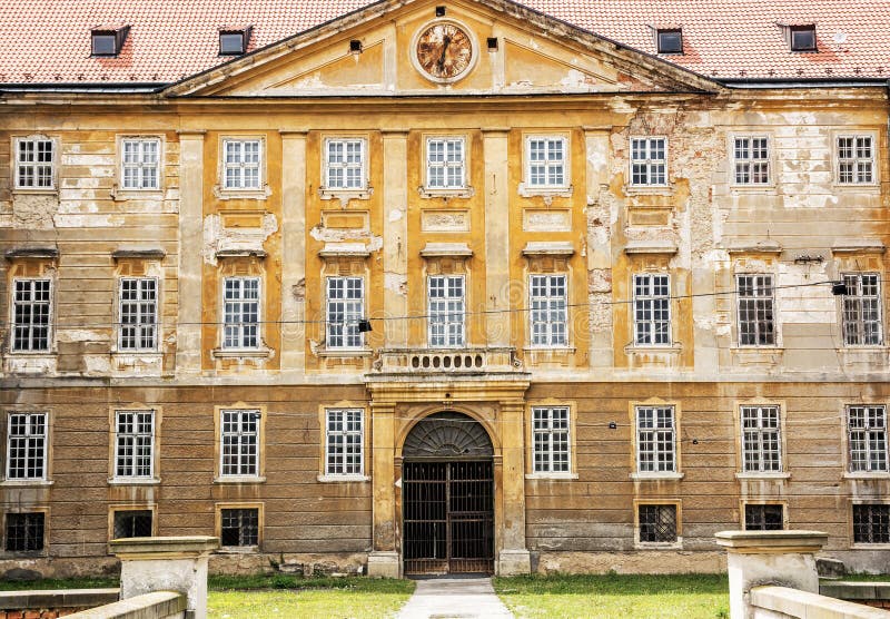 Gammal slott i Holic, Slovakien, arkitektoniskt tema arkivbild Gammal slott i Holic, Slovakien, arkitektoniskt tema arkivbild