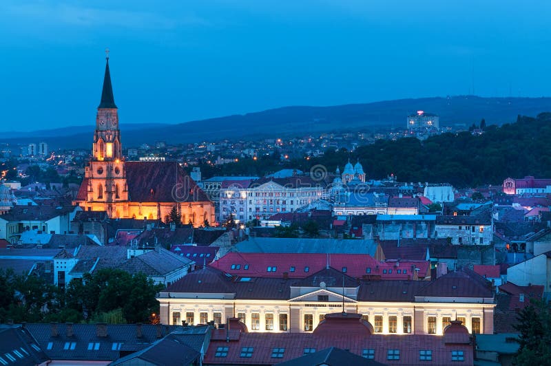Gammal stad av den Cluj-Napoca nattplatsen royaltyfri fotografi Gammal stad av den Cluj-Napoca nattplatsen royaltyfri fotografi