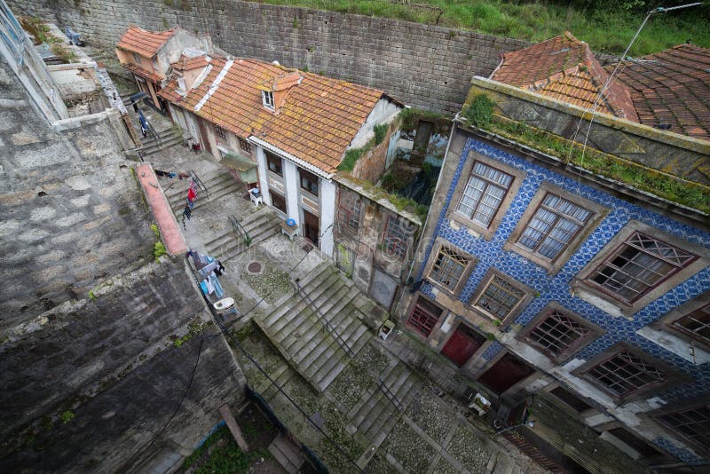 Gammal stad av Porto i Portugal från över royaltyfria bilder Gammal stad av Porto i Portugal från över royaltyfria bilder