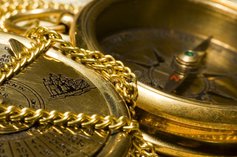 gammal stil för kalenderkompassguld royaltyfria foton gammal stil för kalenderkompassguld royaltyfria foton