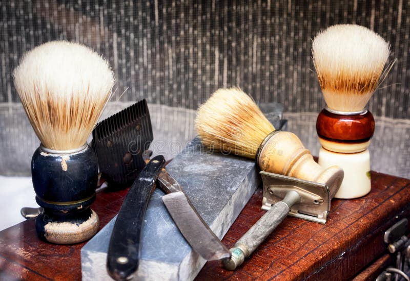 Gammala barberarehjälpmedel arkivbilder Gammala barberarehjälpmedel arkivbilder