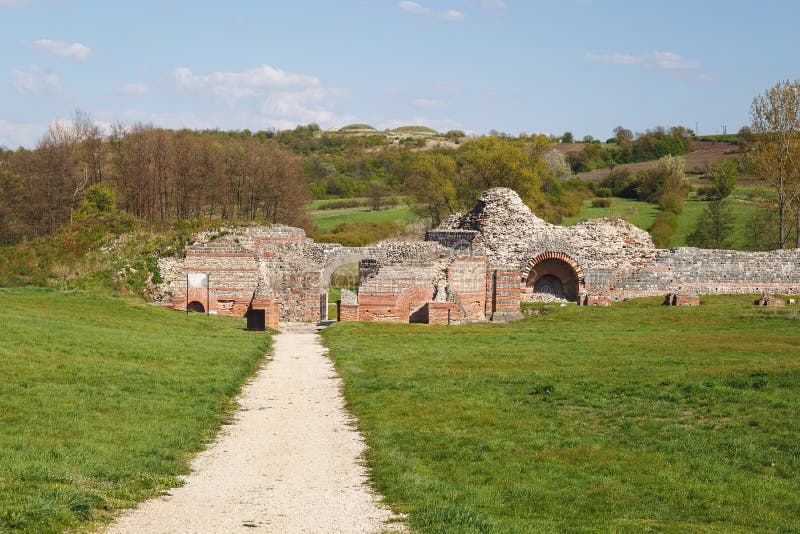 Gamzigrad Romuliana, παλάτι Galerius στοκ εικόνα με δικαίωμα ελεύθερης χρήσης Gamzigrad Romuliana, παλάτι Galerius στοκ εικόνα με δικαίωμα ελεύθερης χρήσης