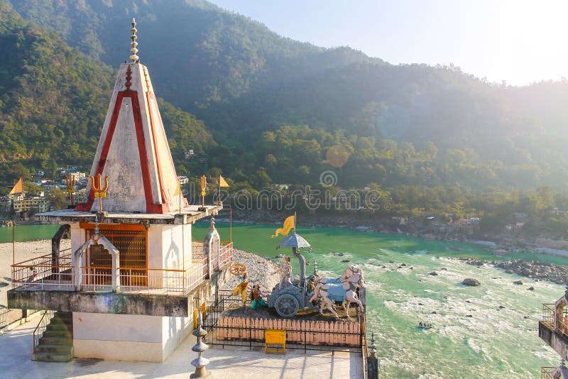 Ganga River Valley in Rishikesh, Indien lizenzfreie stockbilder Ganga River Valley in Rishikesh, Indien lizenzfreie stockbilder