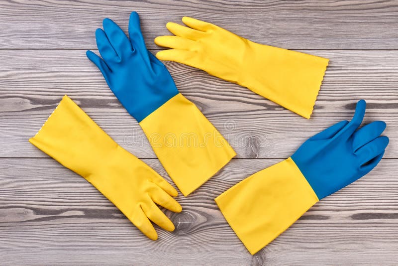 Gants en caoutchouc jaunes et bleus photographie stock Gants en caoutchouc jaunes et bleus photographie stock