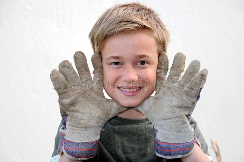 Garçon Avec Des Gants De Travail Image stock - Image du extérieur, portion:  57878569