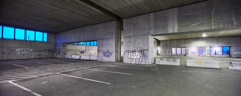 Garage di parcheggio abbandonato