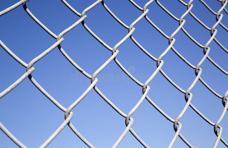 Gard din sârmă ghimpată stock photo