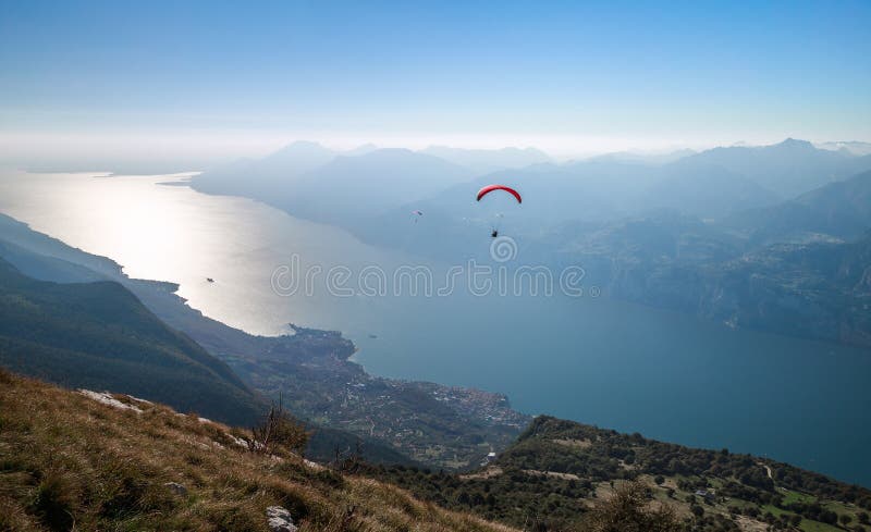 Gardameer en Monte Baldo royalty-vrije stock fotografie Gardameer en Monte Baldo royalty-vrije stock fotografie